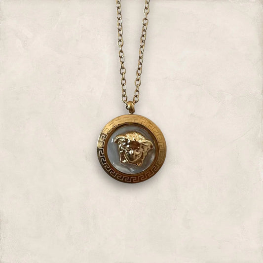Last Face Goldan White Pendant Necklace