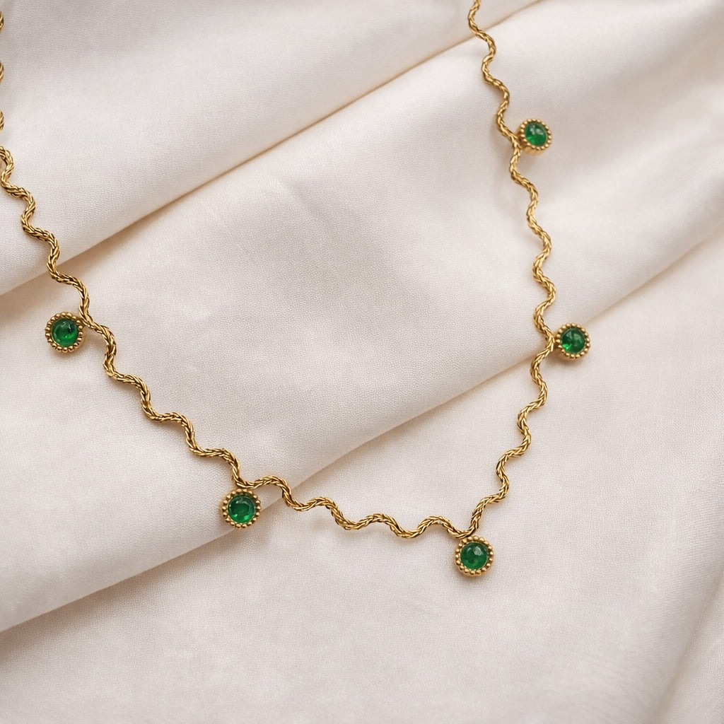 Wave Chain Round Solitaire Necklace (Green)