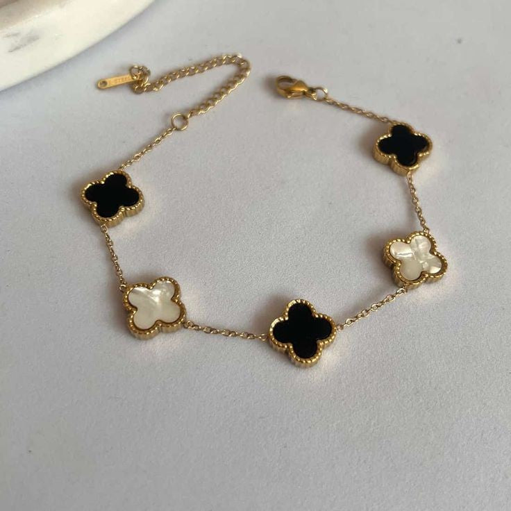 Black and White Reversible Cloves Bracelate