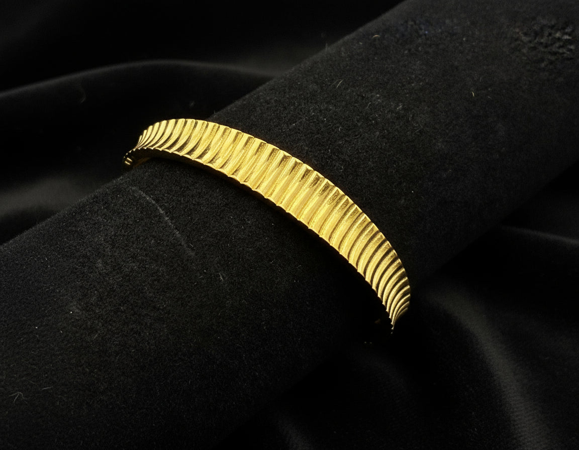 Thick Lining Golden Kada Bracelet