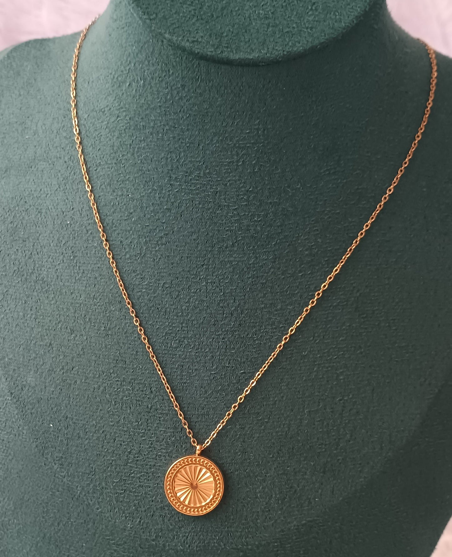 Solid Goldan Circle Pendant Necklace