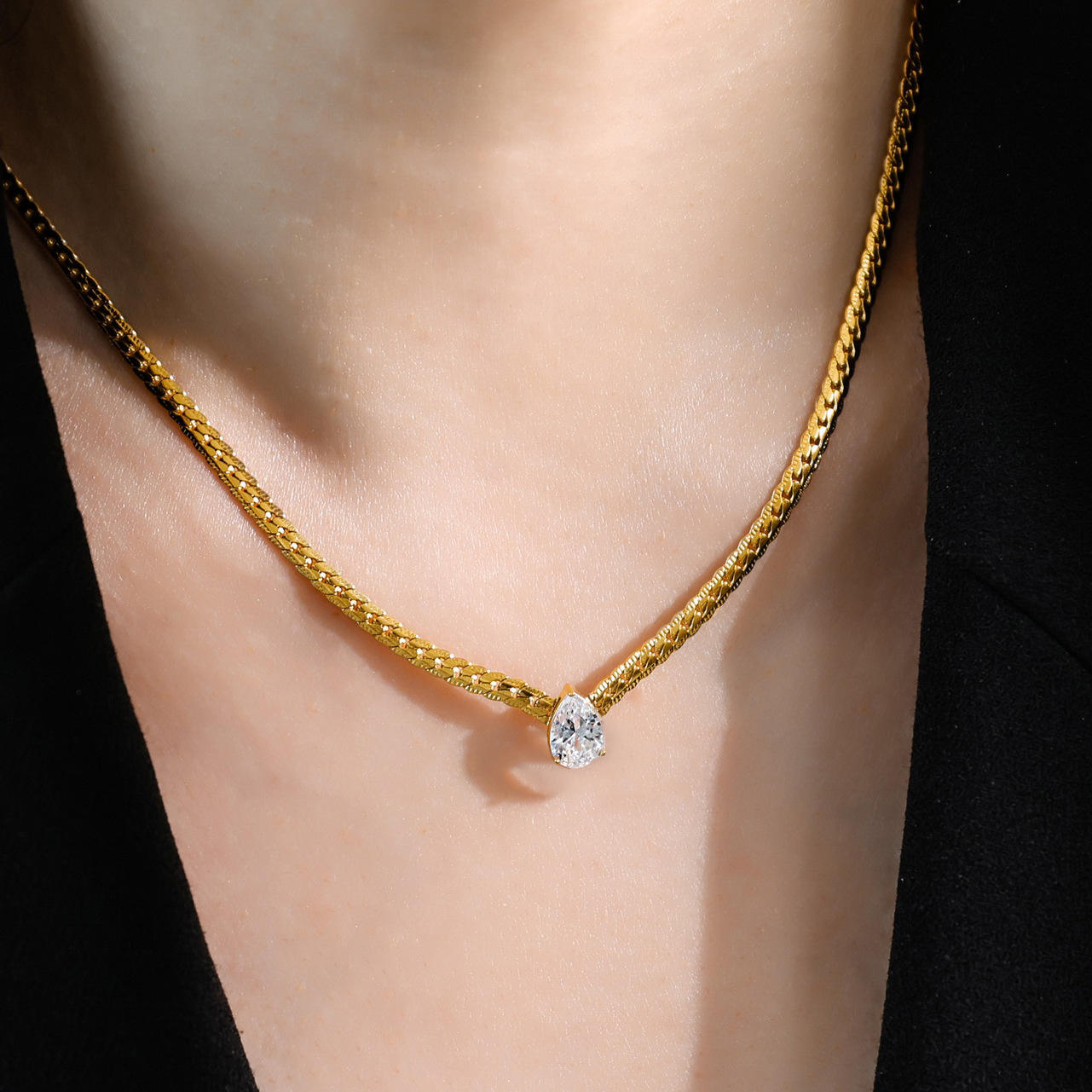 Solitaire Queens Necklace
