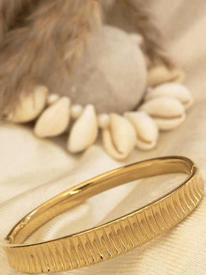 Thick Lining Golden Kada Bracelet