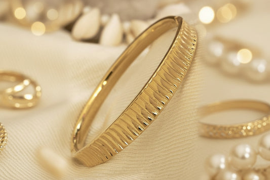 Thick Lining Golden Kada Bracelet