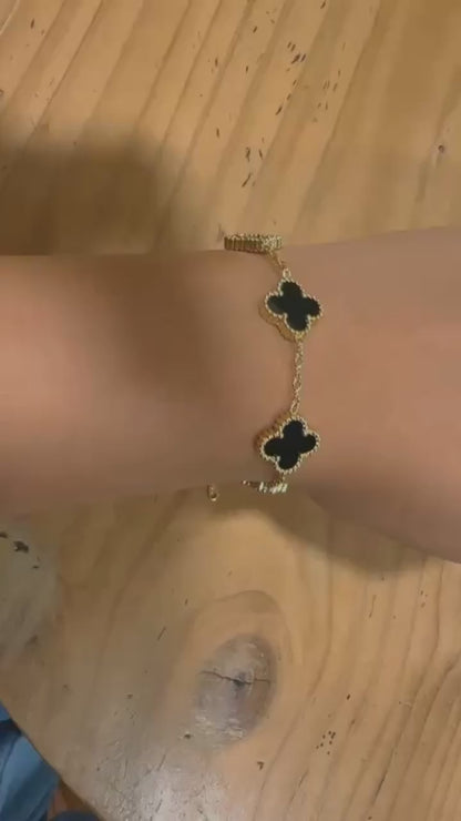 Black and White Reversible Cloves Bracelate