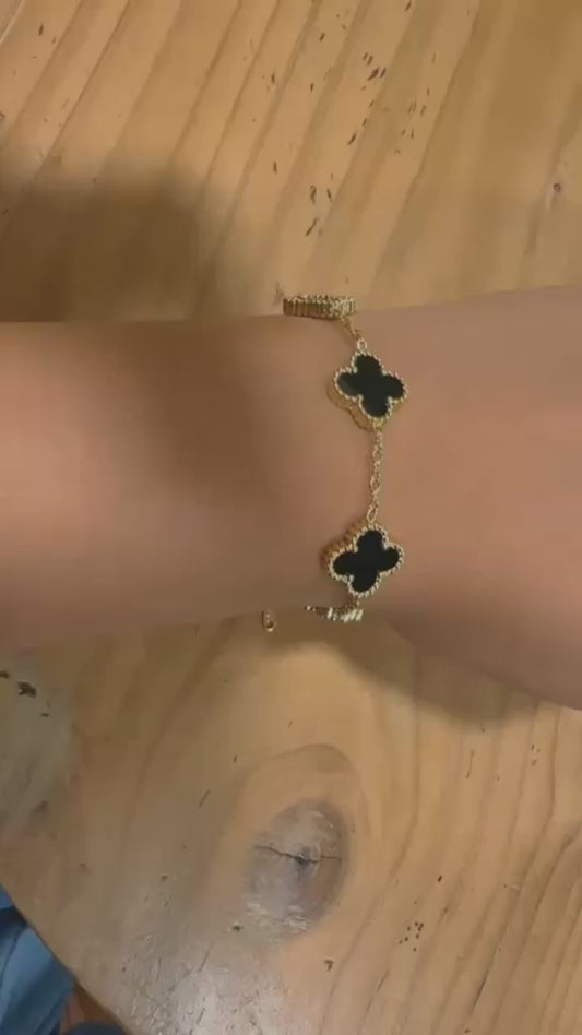 Black and White Reversible Cloves Bracelate