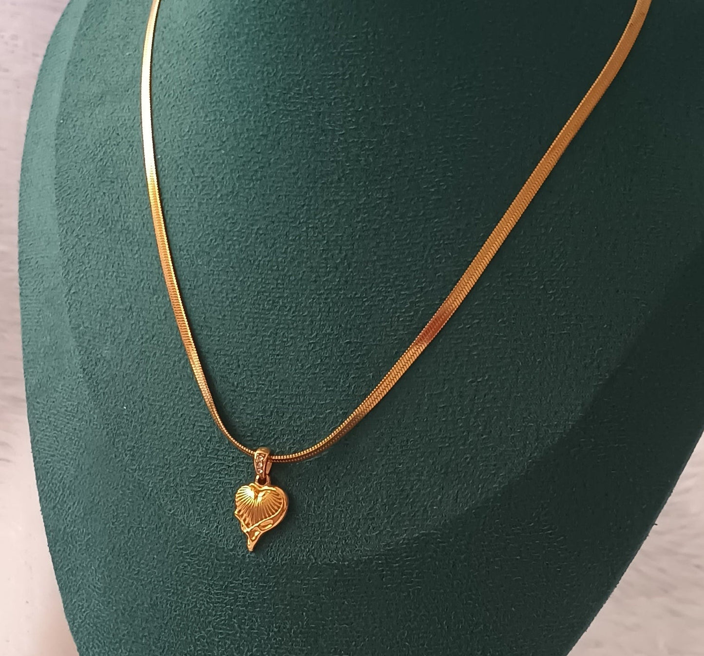 Heart Pendent Snack Chain Necklace