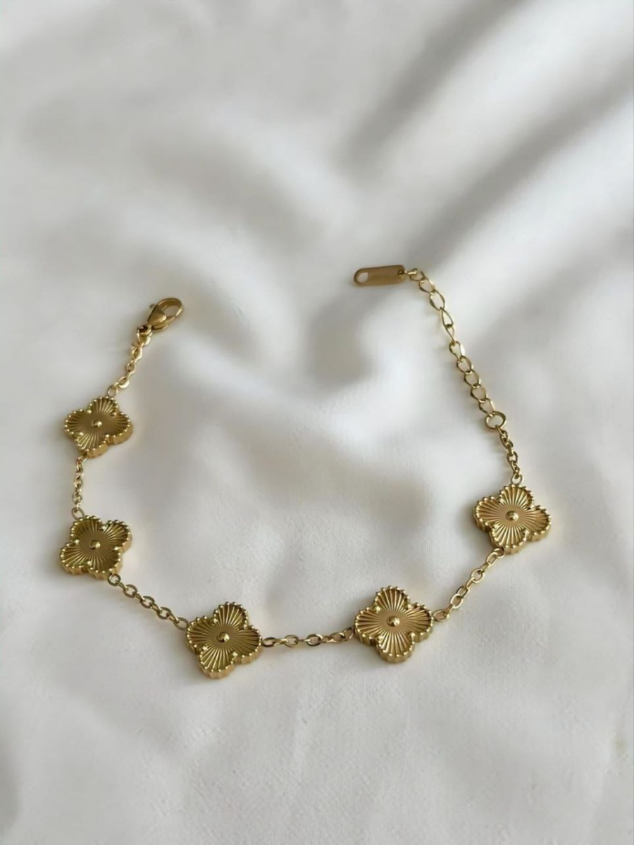 Golden Clove Bracelet