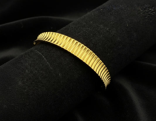 Thick Lining Golden Kada Bracelet