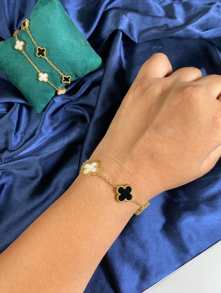 Black and White Reversible Cloves Bracelate