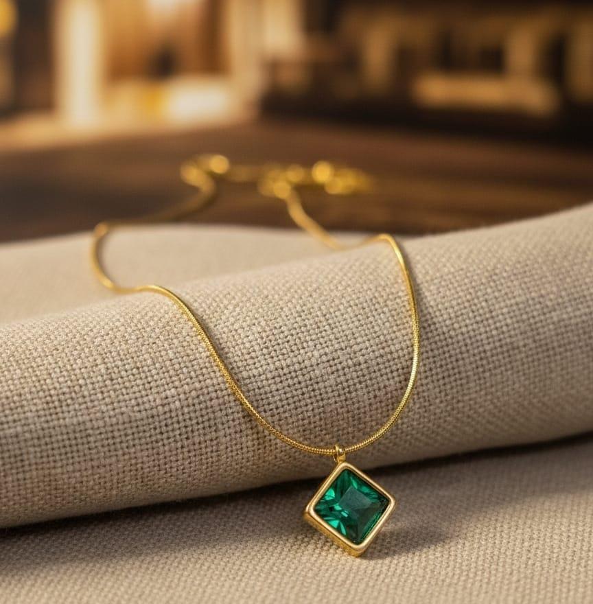 Diamond green dainty pendant necklace