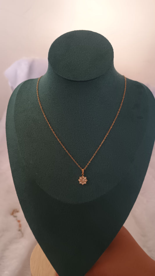 White Stone Flower Goldan Pendant Necklace