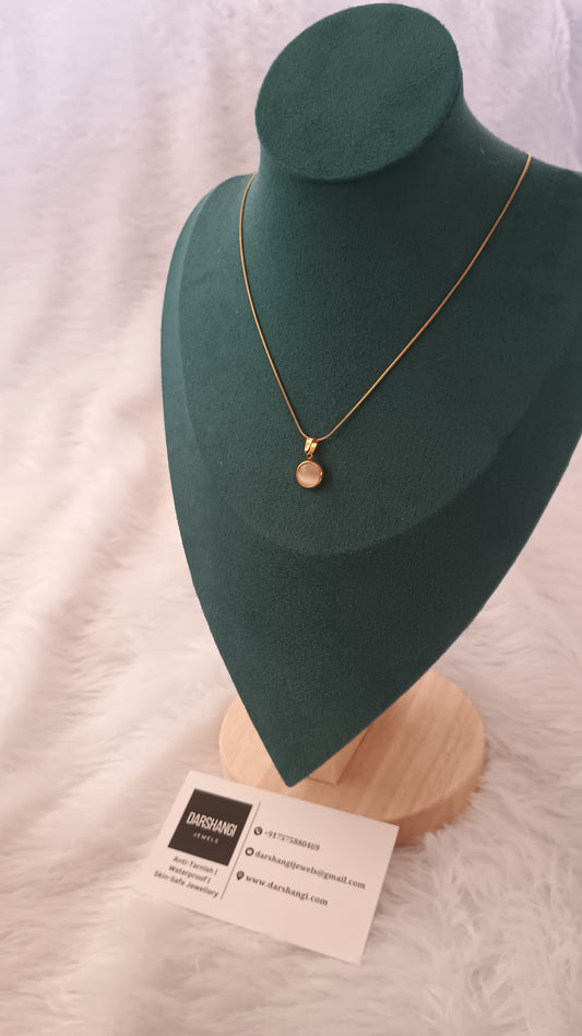 White MOP Round Pendent Necklace