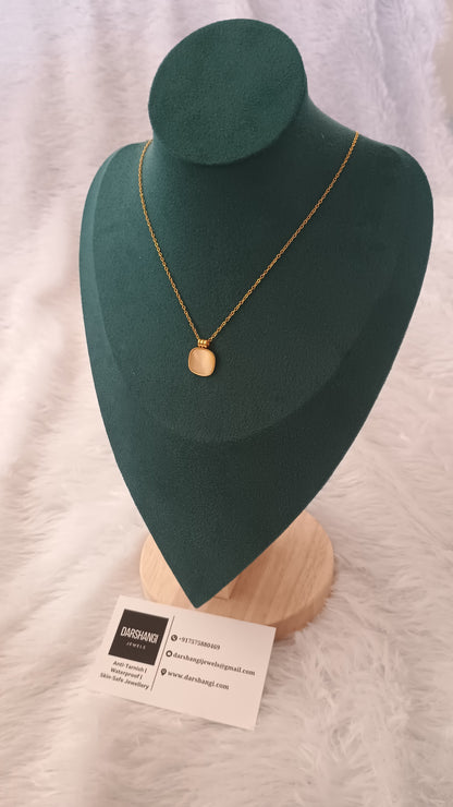 Mother of Pearl Pendent Necklace