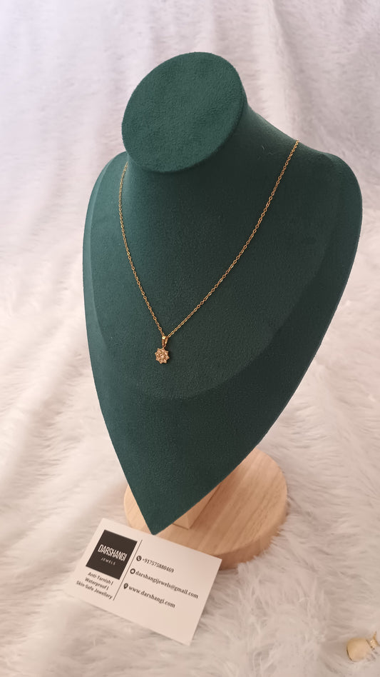 White Stone Flower Goldan Pendant Necklace