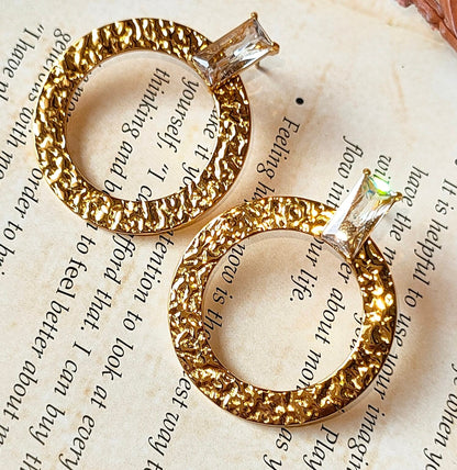 Goldan Circle Stone Stud Earrings