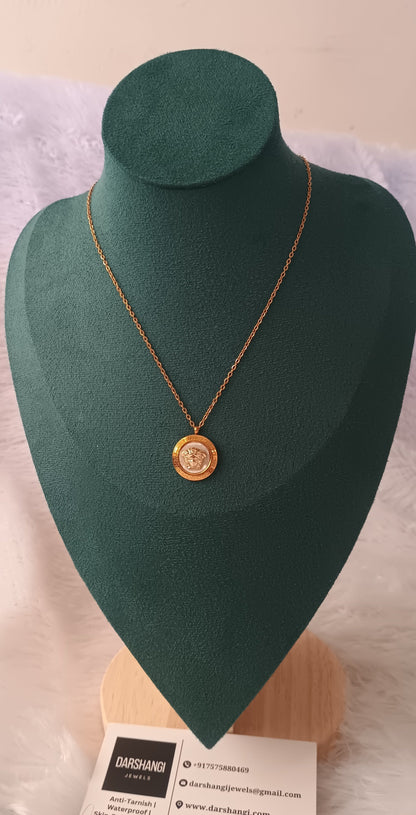 Last Face Goldan White Pendant Necklace