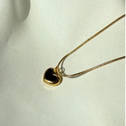 Black heart pendent necklace