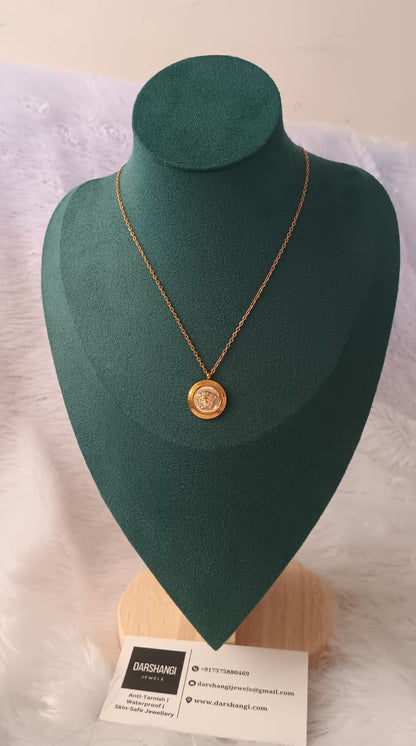 Last Face Goldan White Pendant Necklace