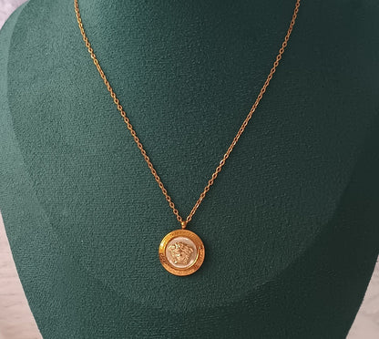 Last Face Goldan White Pendant Necklace